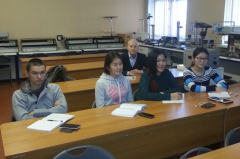 Занятия с членами студенческого научного кружка «Компас» 
