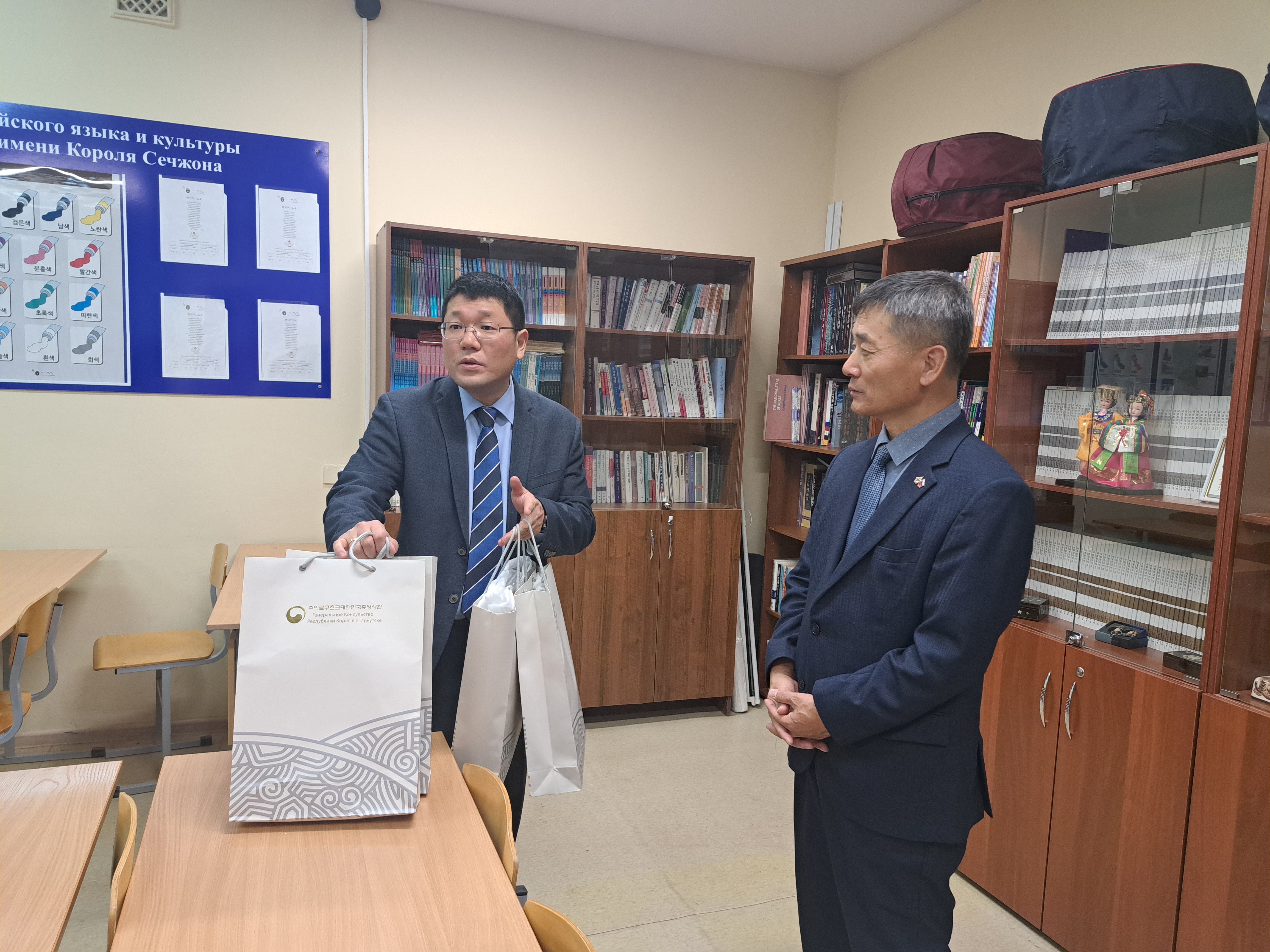 9 ноября 2023 года Институт зарубежной филологии и регионоведения посетил генеральный консул Республики Корея в городе Иркутск господин Хан Сеонг Чин