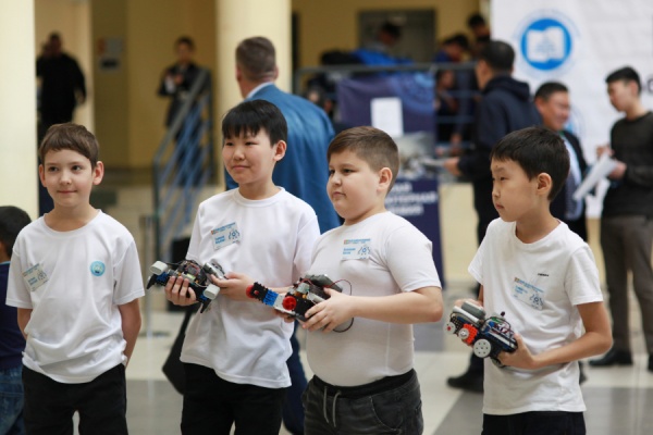 СВФУ: 410 детей и 90 педагогов Якутии приняли участие в VII Республиканском фестивале «РобОТС»