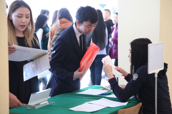  Власти Якутии прогнозируют высокий уровень трудоустройства выпускников учебных заведений