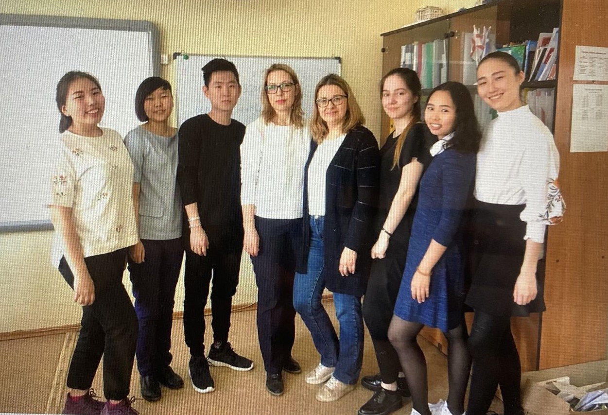 Последний школьный звонок для лингвистического класса СВФУ в Городской классической гимназии г. Якутска