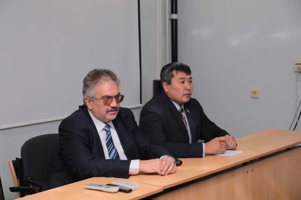  Ученые СВФУ предложили создать научный центр по исследованиям сейсмоактивности в Якутии