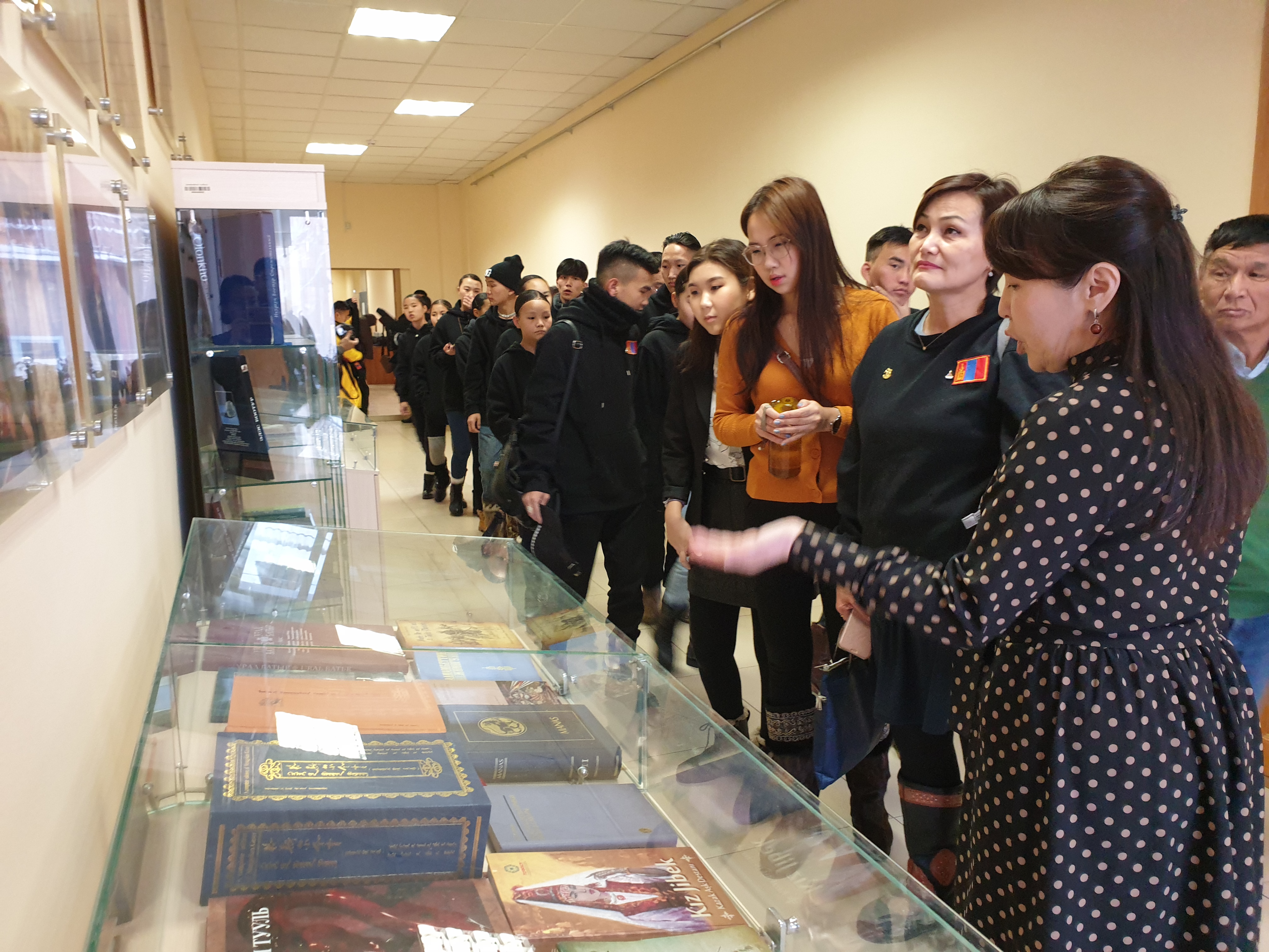 Институт Олонхо посетила делегация школьников из Монголии 