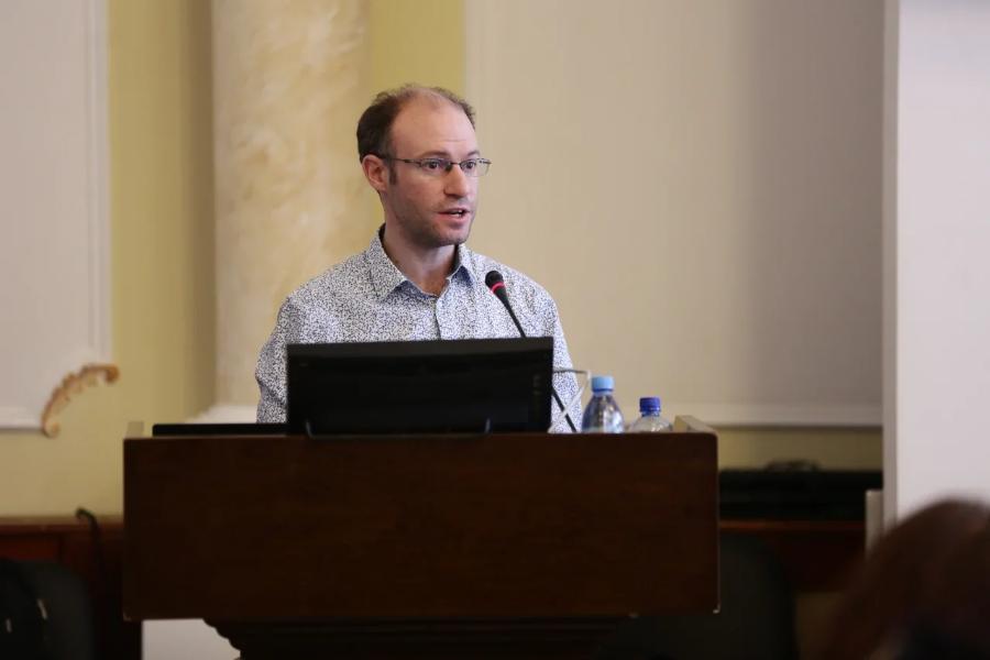 СВФУ: эксперт ВШЭ Антон Сомин провел лекцию о проблемах русского языка