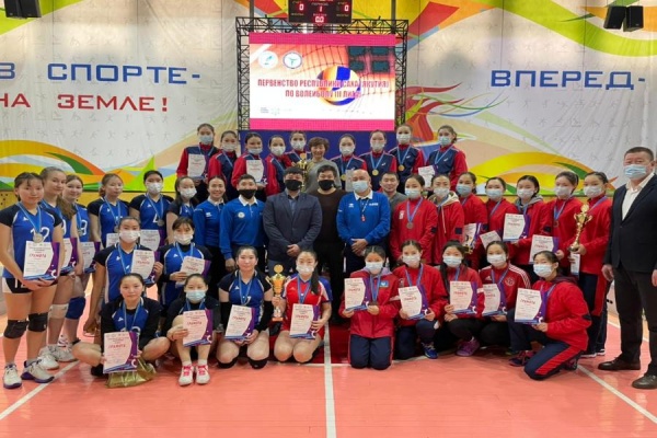 Спортсменки СВФУ выиграли чемпионат Якутии по волейболу