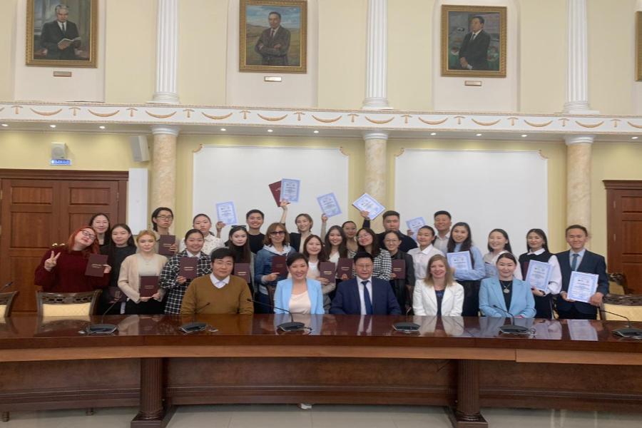 «Кафедра 360»: выпускники совместной программы СВФУ и СевГУ получили дипломы