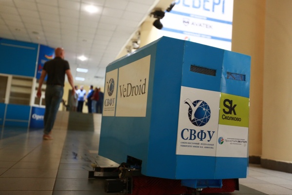 В СВФУ презентовали роботов-уборщиков «VeDroid»