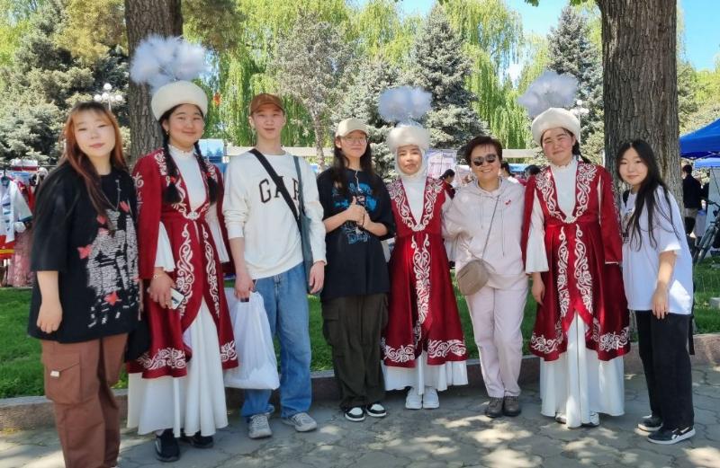 Лицеисты на Международном форуме "Мы - интеллектуалы XXI века"  в городе Бишкек