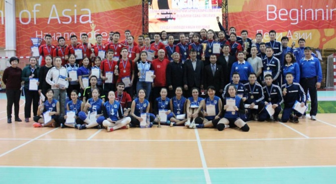 Женская и мужская команды СВФУ взяли волейбольный Кубок Минспорта