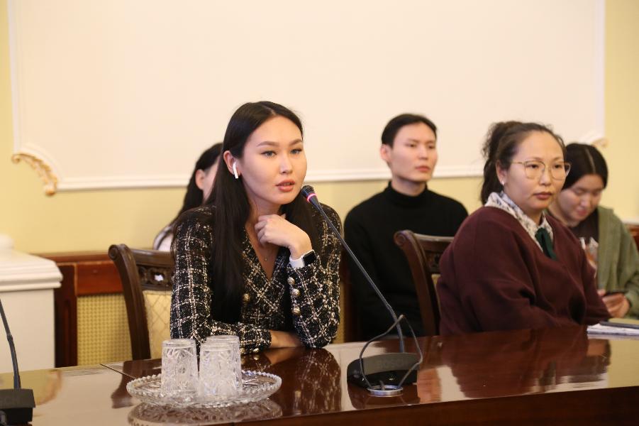Выпускники 2020 года СВФУ встретились с представителями Хангаласского района 