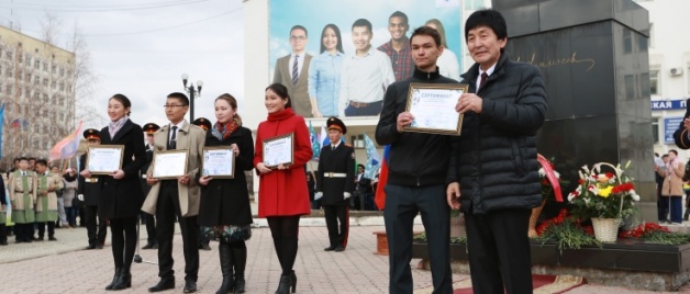 Лучшим студентам СВФУ вручены стипендии имени Максима Аммосова