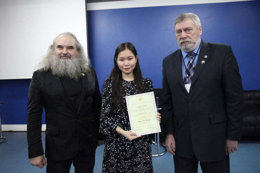 Студентка ФЛФ СВФУ одержала победу на всероссийском конкурсе с докладом о якутских именах