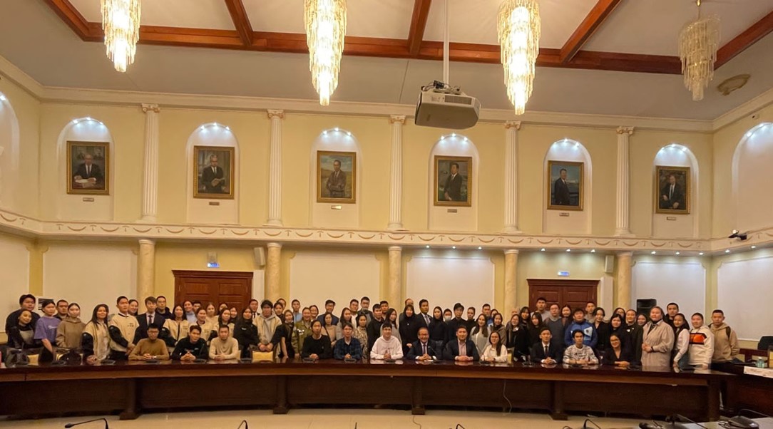 Студенты ИФ приняли участие на заседании круглого стола «Кустук», посвященного 85-летию Михаила Ефимовича Николаева