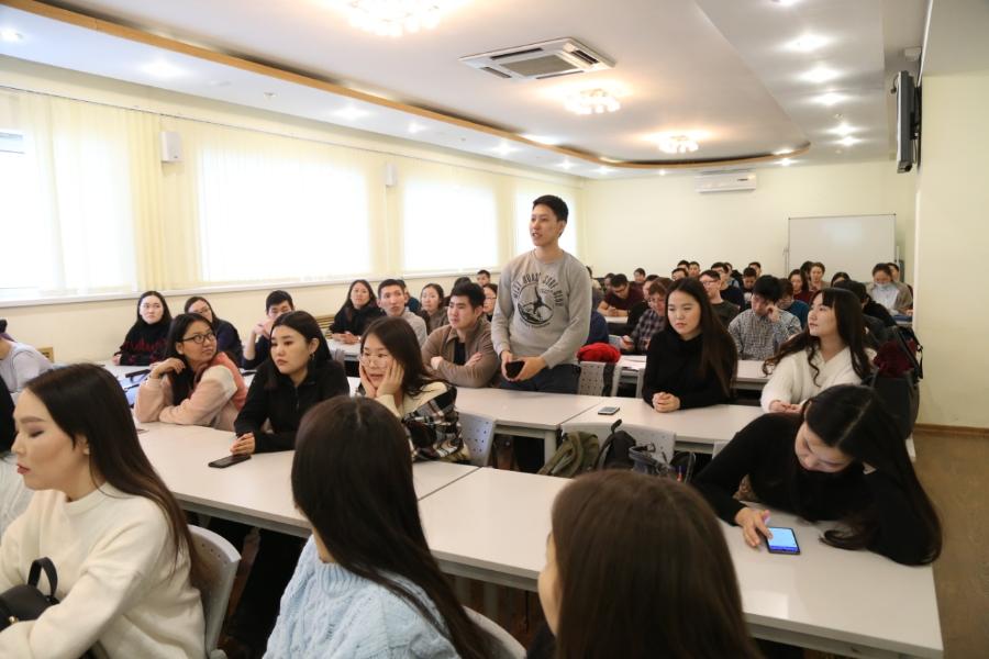 В СВФУ продолжаются встречи выпускников с представителями муниципальных образований Якутии